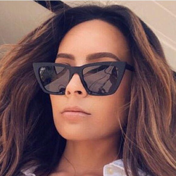 QUAY x Desi Perkins Ltd Ed “Don't @ Me” Cat-Eye Sunglasses (Black/Smoke) – NWOT - Picture 13 of 13